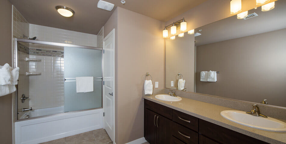 2 Bedroom Condos in Phoenix - kitchen