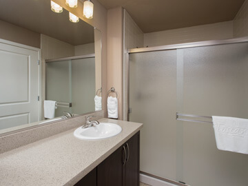 condos for rent in phoenix - calviano second bathroom