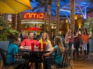 Toscana Condo Rentals - AMC dining