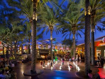 Toscana Condo Rentals - Desert Ridge fountain
