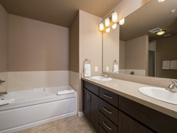 phoenix condo rentals - milano master bathroom
