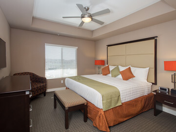 phoenix condo rentals - milano master bedroom