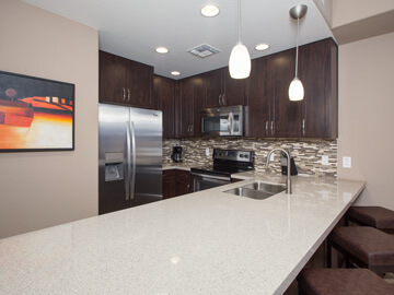 phoenix condo rentals - vallencia kitchen