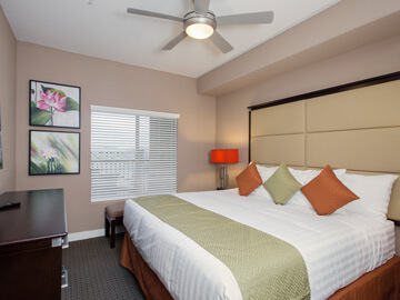 phoenix condo rentals - vallencia master bedroom