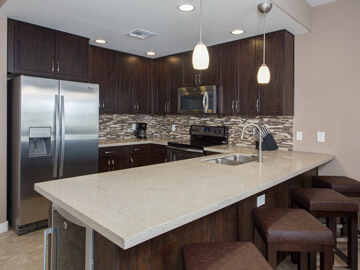 phoenix condo rentals - venitia kitchen