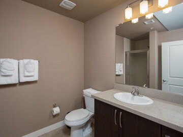 phoenix condo rentals - venitia second bathroom